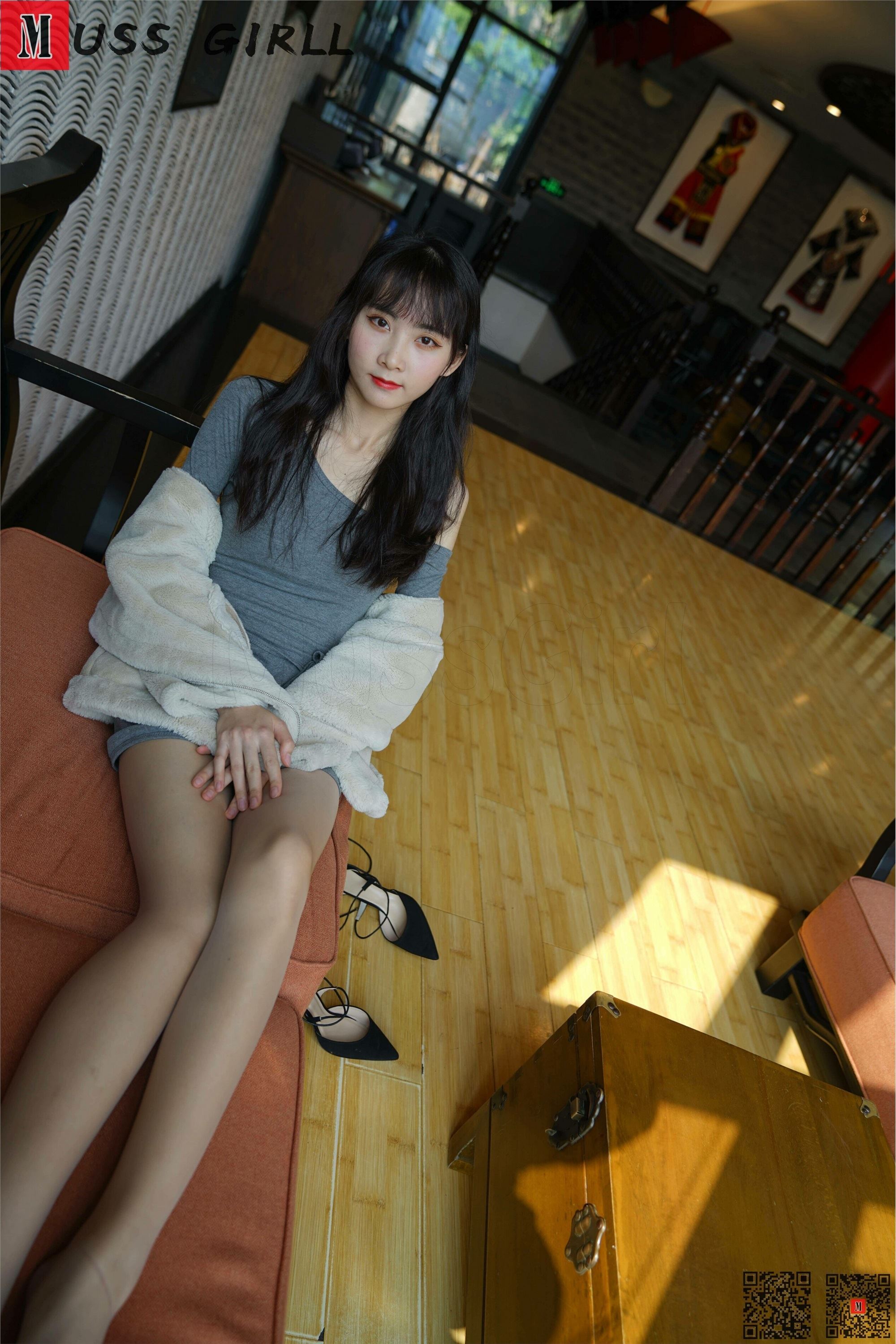 MussGirl慕丝女郎  NO.162 沙发肉丝包臀裙